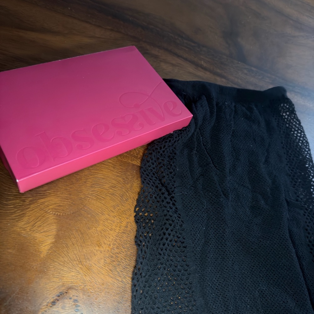 Obséssive Lace-Trim Black Lingerie Cover